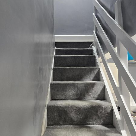 Manchester - House - Sleeps 6 - Parking - Garden 外观 照片